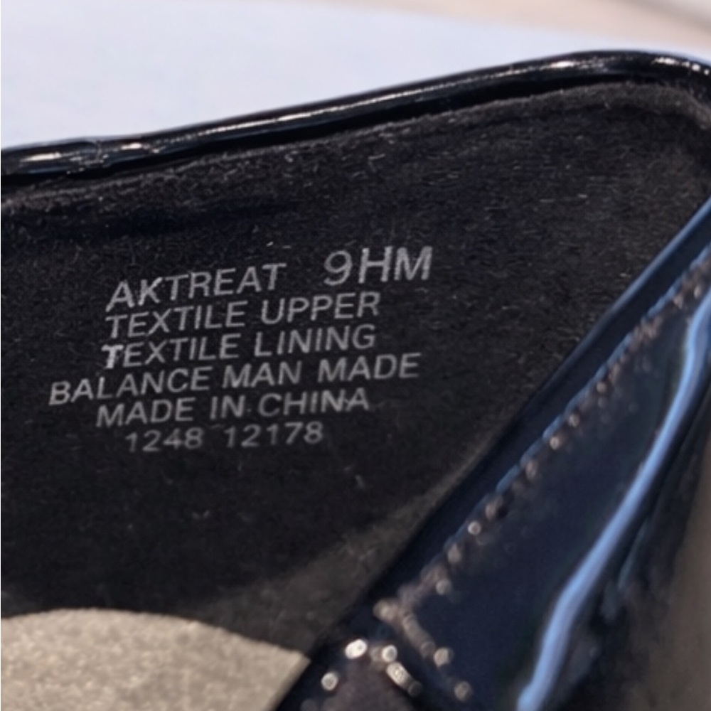 Anne Klein Sport Black Patent Wedge Pumps Bow-Size 9 - Picture 7 of 7